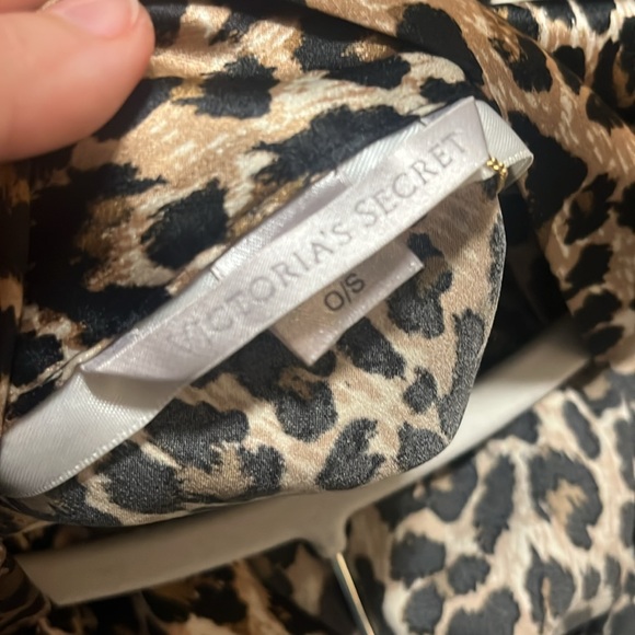Victoria secret Leopard Print Robe - Picture 3 of 3